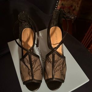 Antonio Milan black dress heels size 8.5